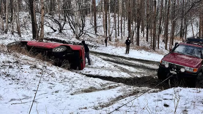 how-to-use-a-winch-to-flip-an-overturned-vehicle-safely