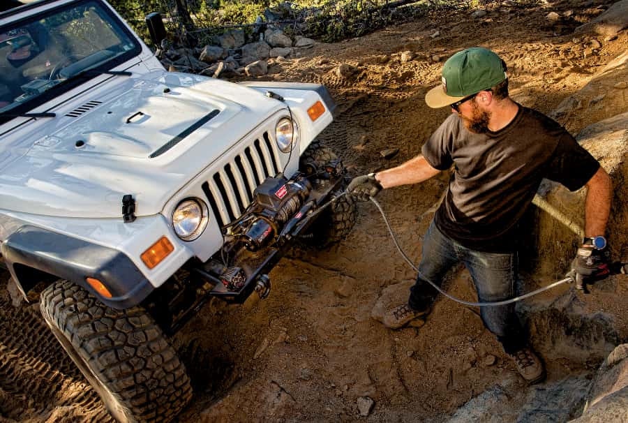When to Use Towing vs. When to Use Winching